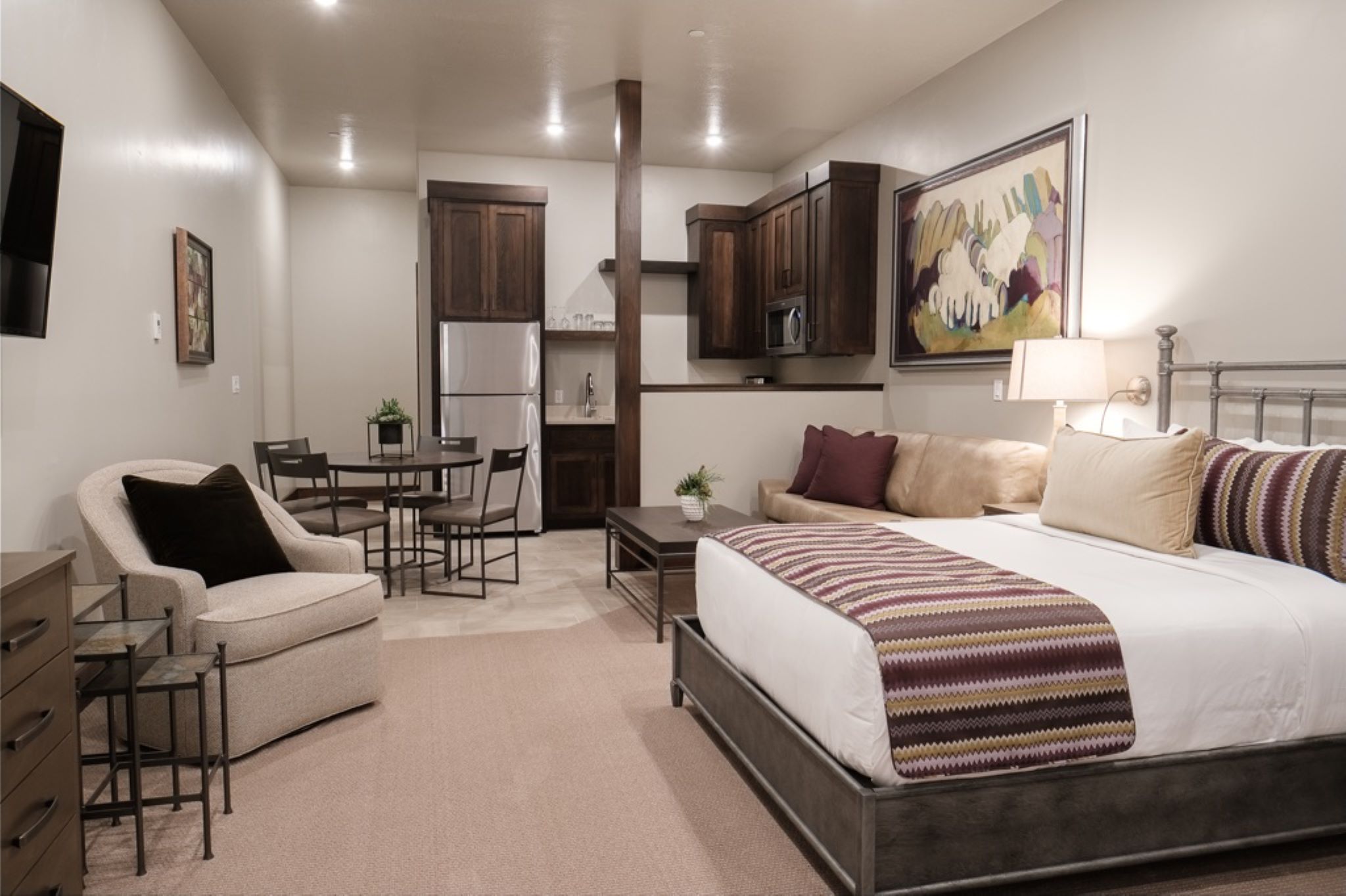 Queen Hillside Suite