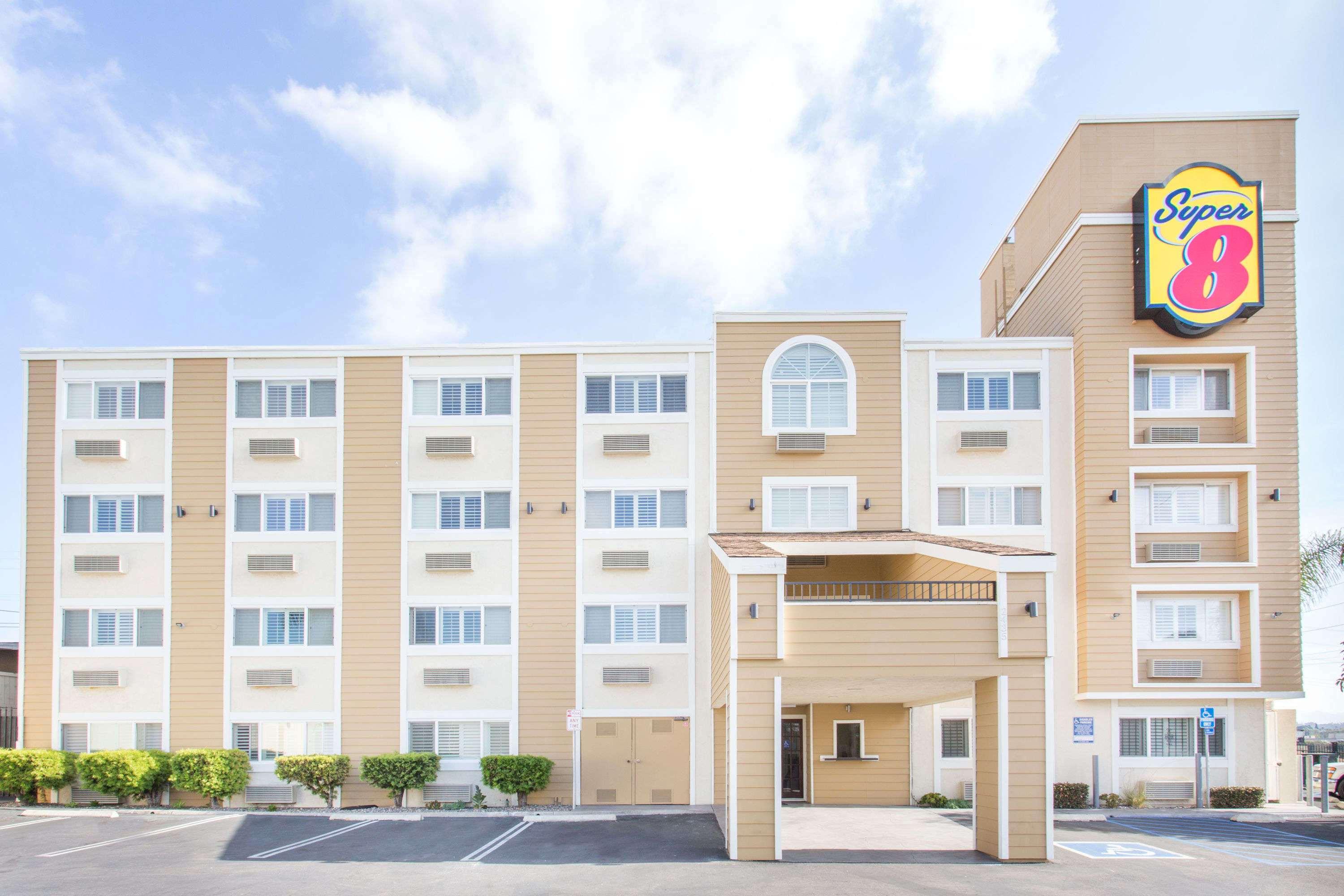 Super 8 by Wyndham National City Chula Vista 20/24