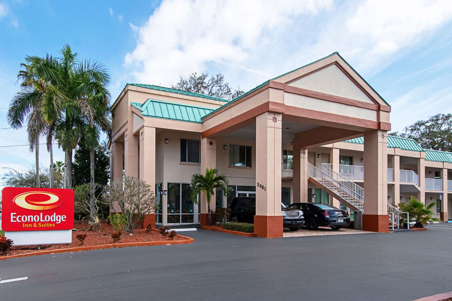 Econo Lodge Inn & Suites Clearwater Central 25/26