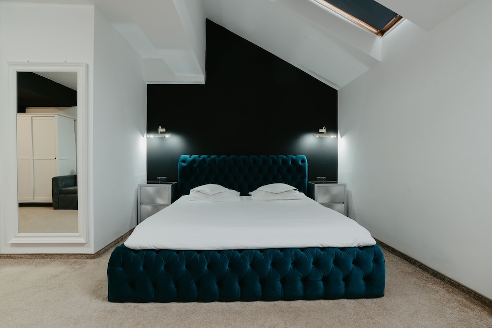 Fullton Hotel 5/50