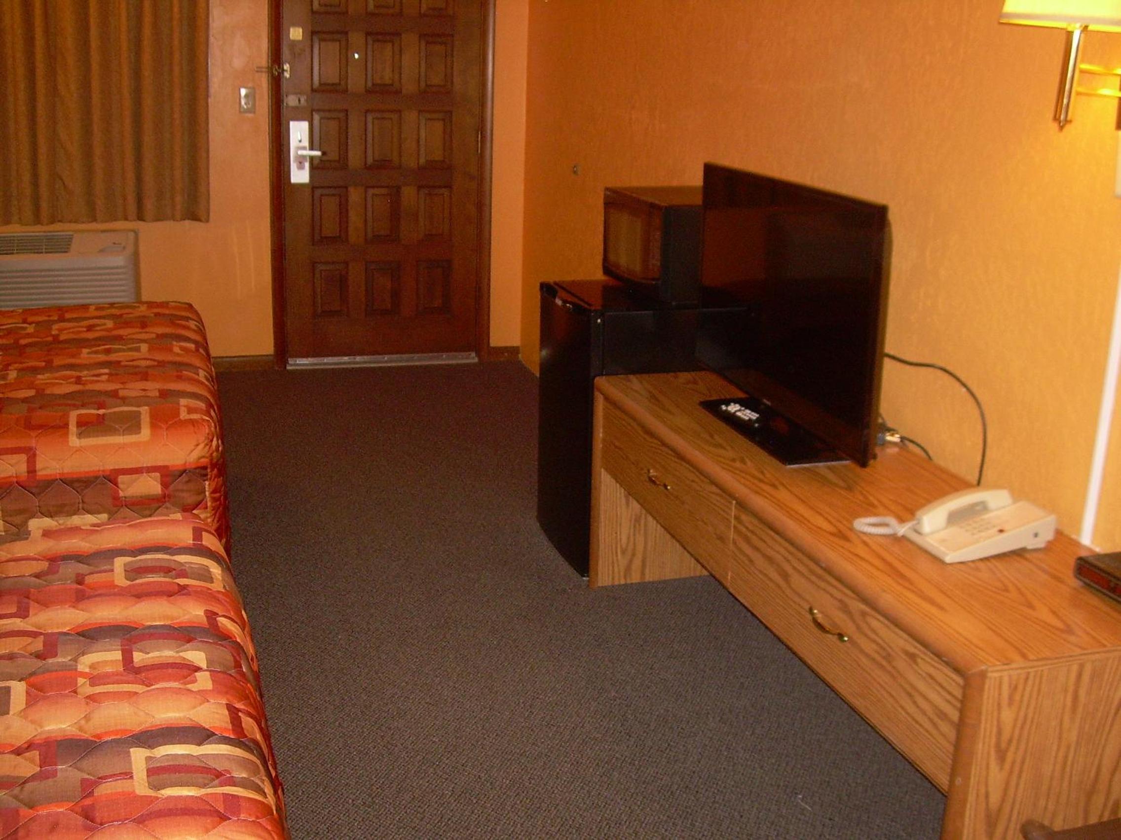 83 Motel 18/28