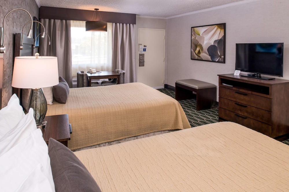 Best Western Plus Black Oak 19/76