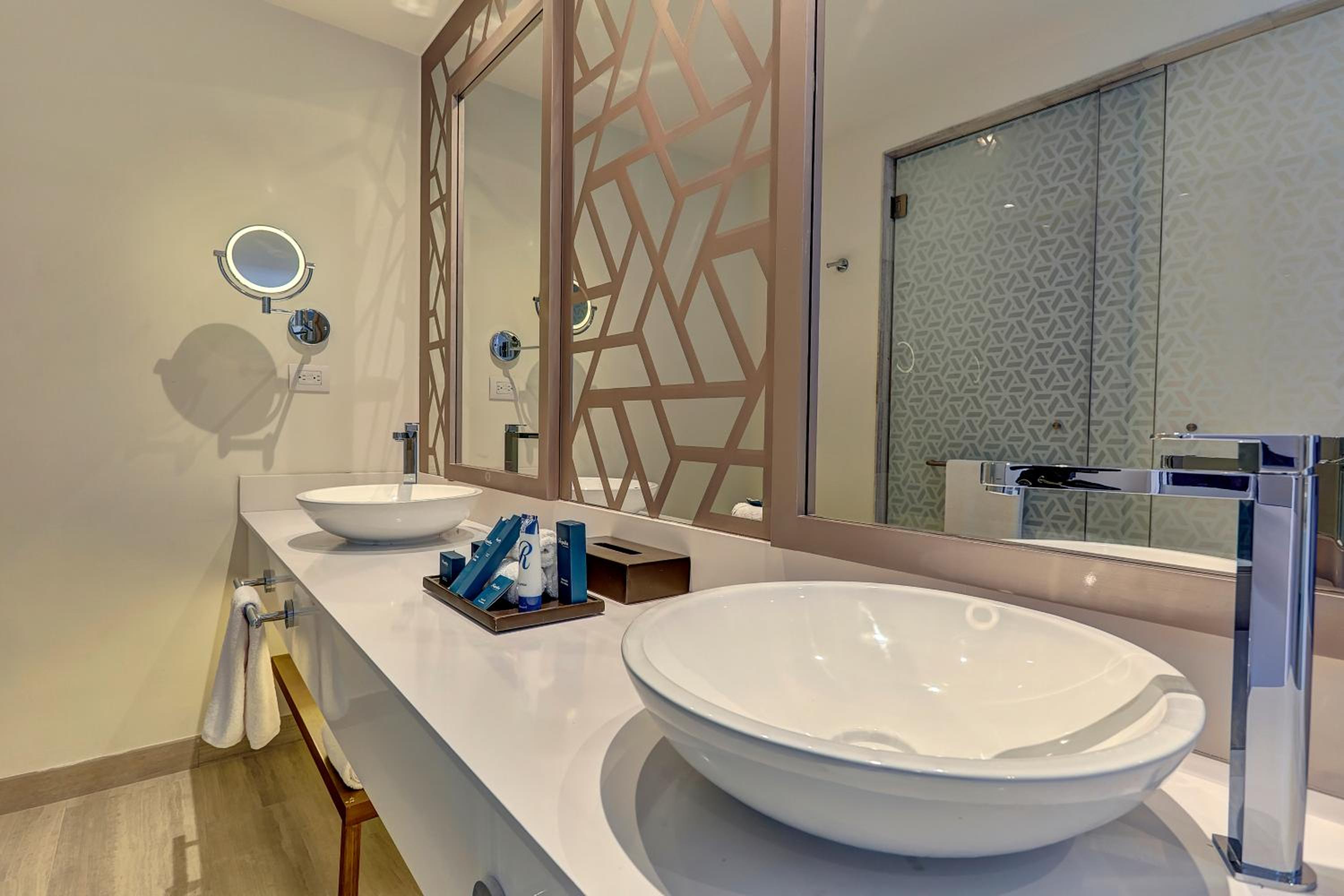 Junior Suite, Luxury, Sunset View, Sofa، Royalton CHIC Cancun, An Autograph Collection (ex Royalton Cancun) 9/10