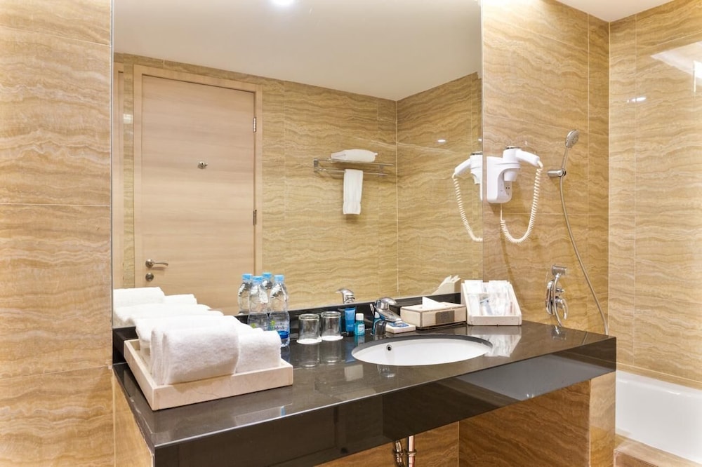جناح جونيور بغرفة نوم واحدة للمدخنين، FOUR POINTS BY SHERATON MEDAN 6/7