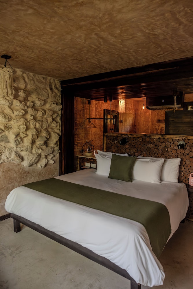 Private, Jungle, King Bed