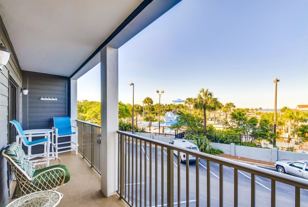 Myrtle Beach Resort by Beach Vacations 8/79