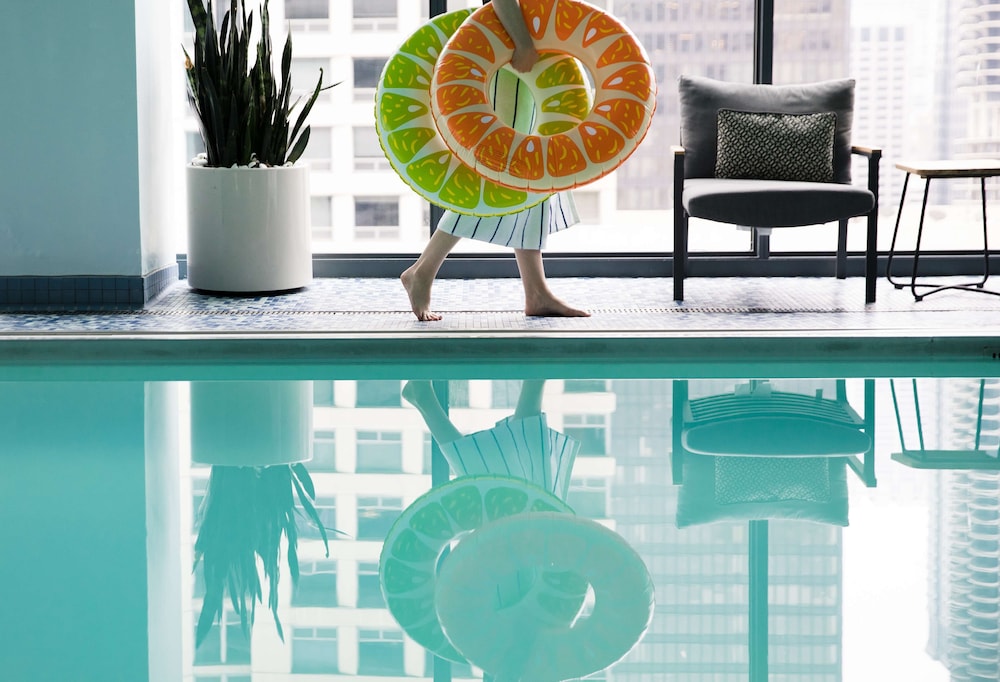 Hotel 505 River North 18/75