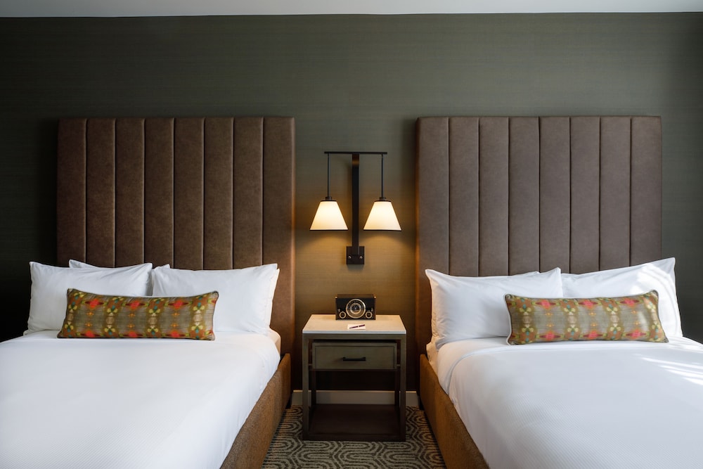Hotel Vin Autograph Collection 12/52