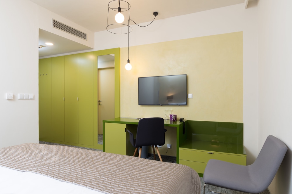 FAIRHOTEL 26/42