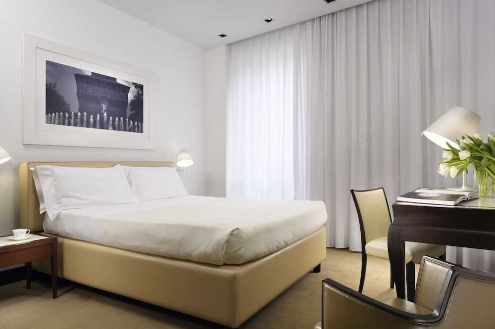 Unahotels Cusani Milan 7/69