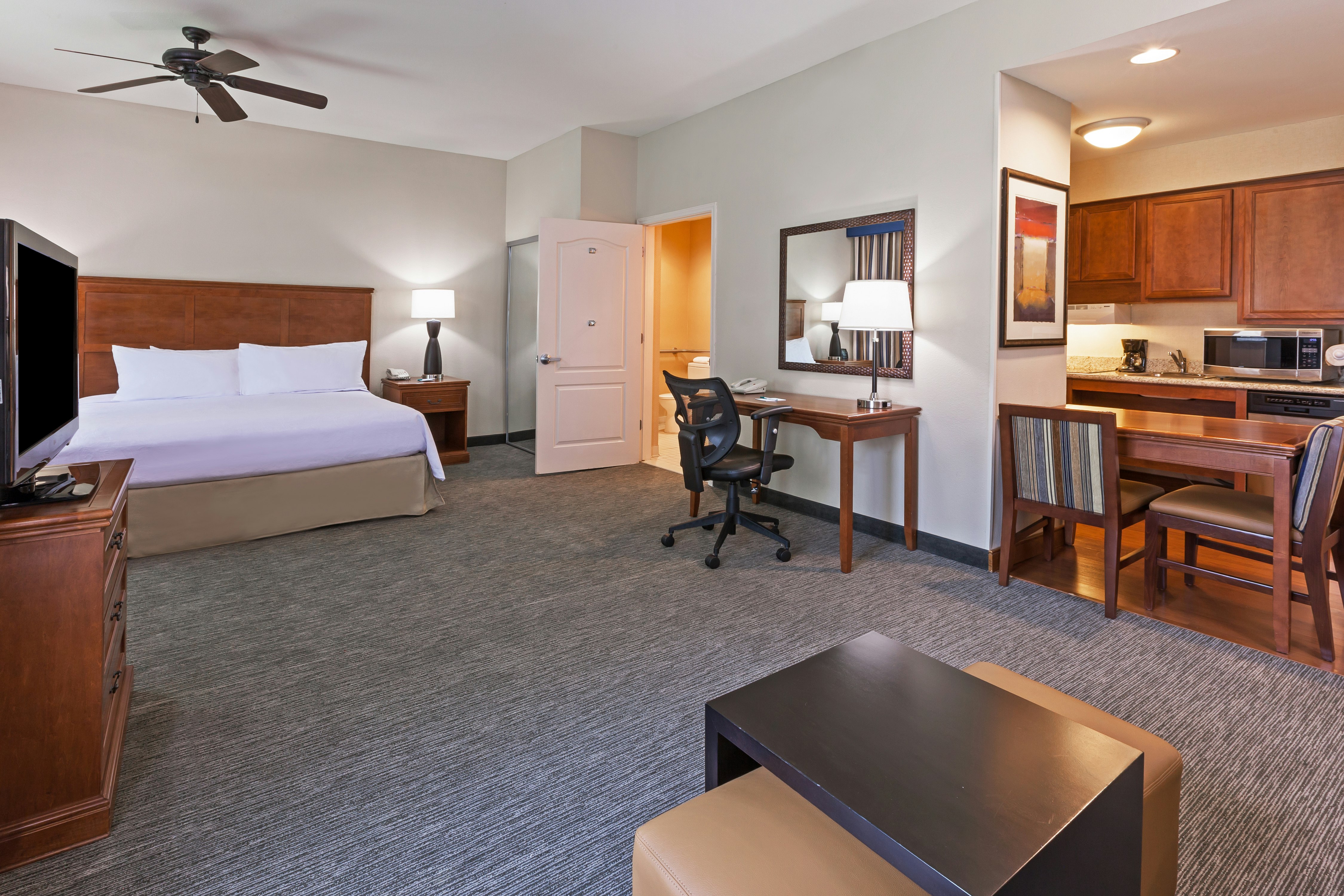 STUDIO, KING BED, ACCESSIBLE