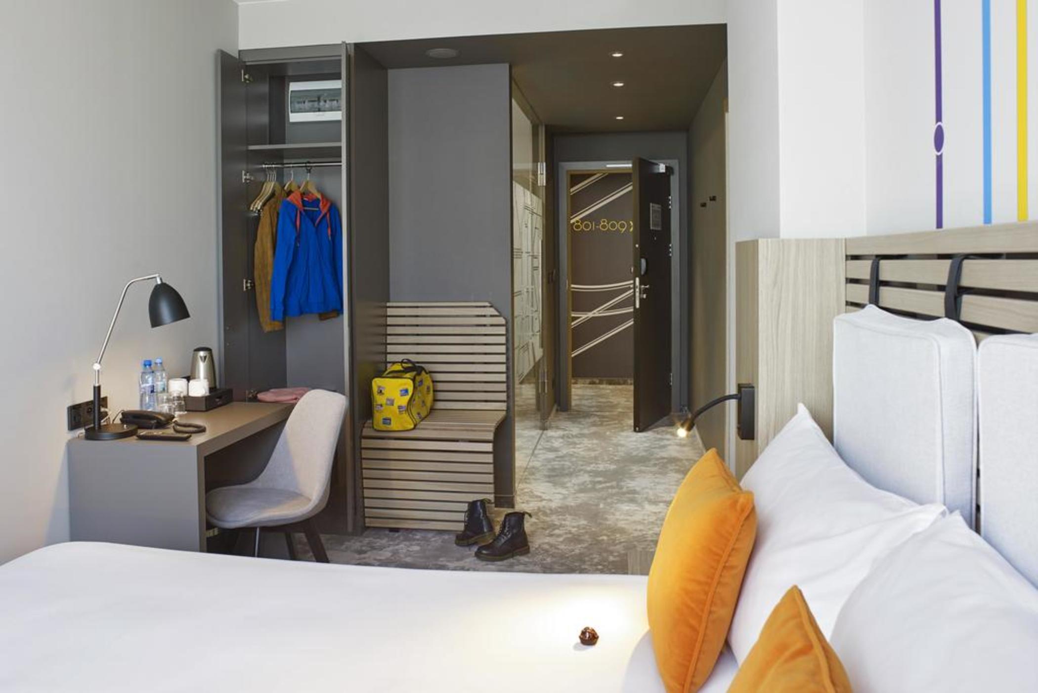 Room, Queen Bed
