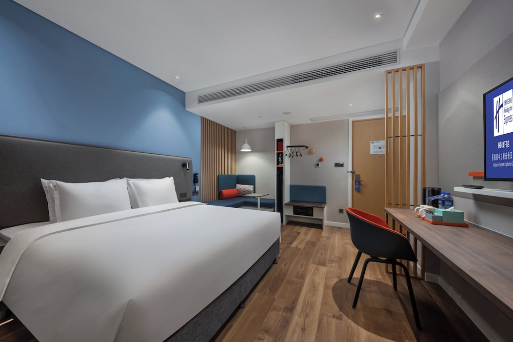 Standard, King Bed, Extra Floor Space، Holiday Inn Express Jingdezhen Taoxichuan 2/2