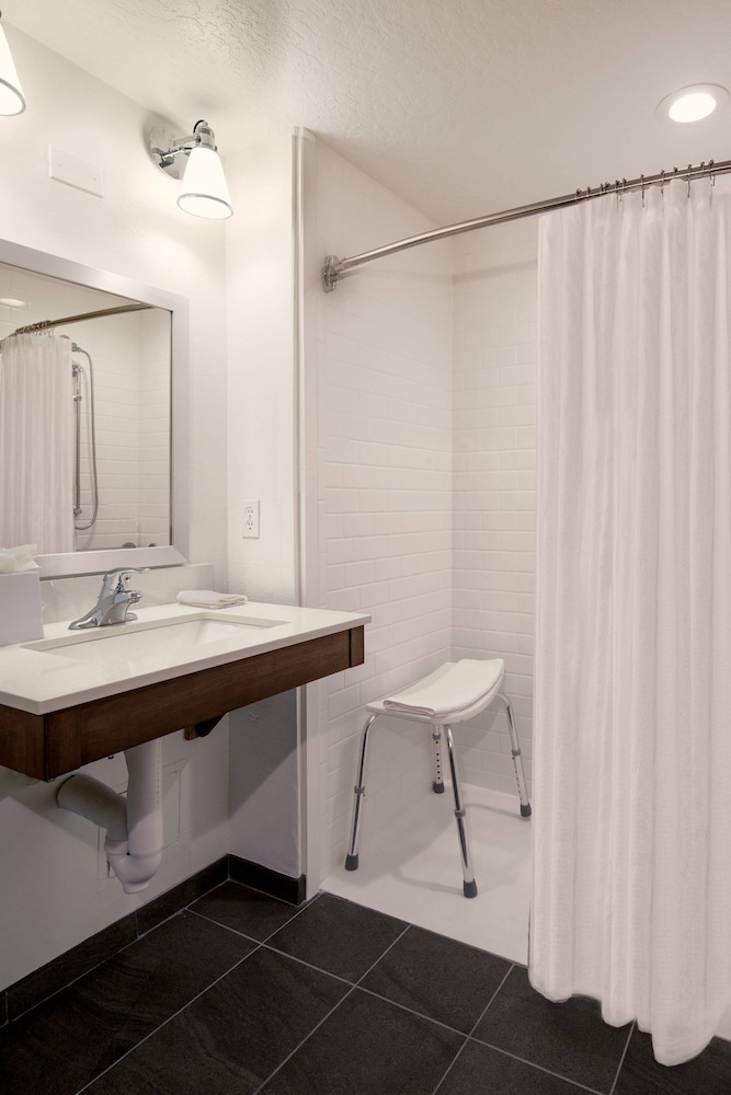 Four Points by Sheraton Cocoa Beach 9/23