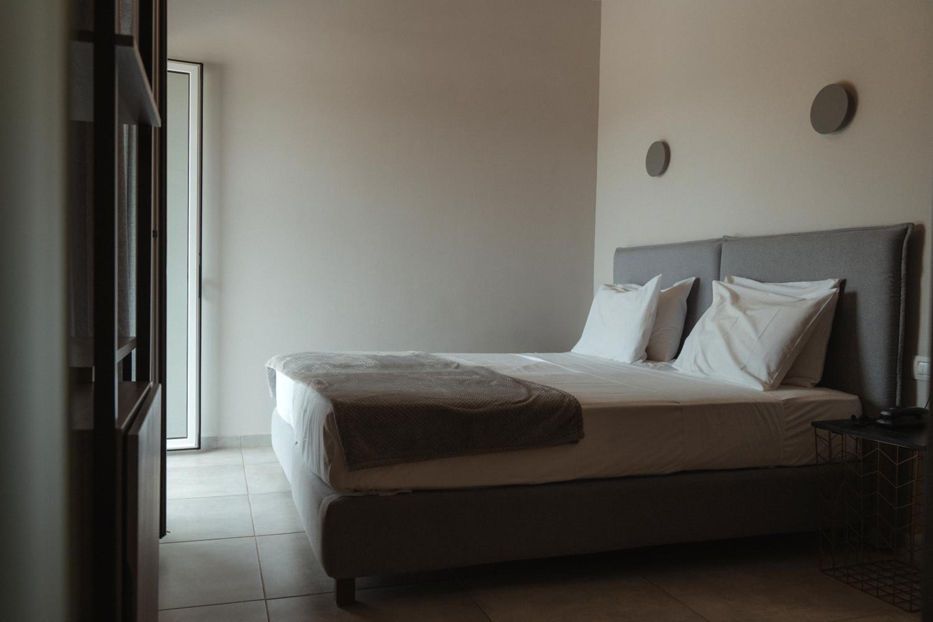 Deluxe, Double Bed, Side Sea View، Limanaki Hotel 3/10