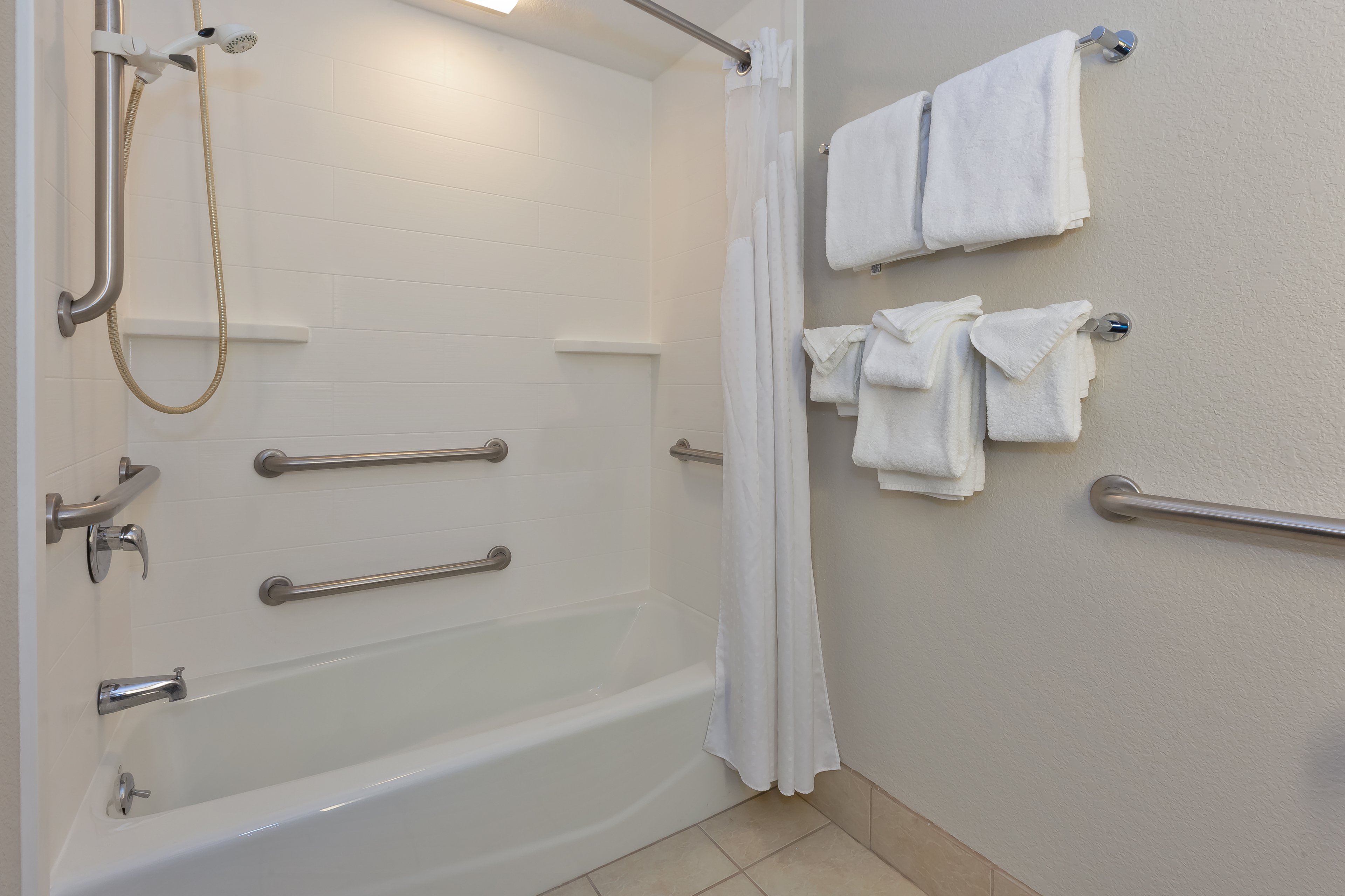 Holiday Inn Express Hotel And Suites Petoskey 59/61