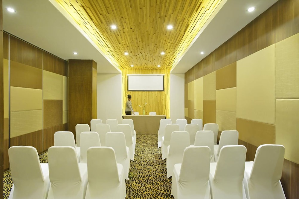 Hotel Santika Pandegiling 51/55