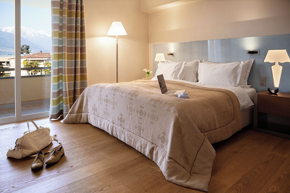 Junior Suite, King Bed, Mountain View