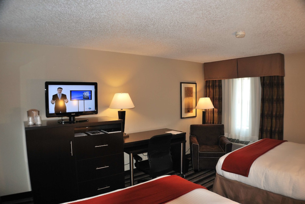 Holiday Inn Express Nashville W I40/Whitebridge Rd 17/47