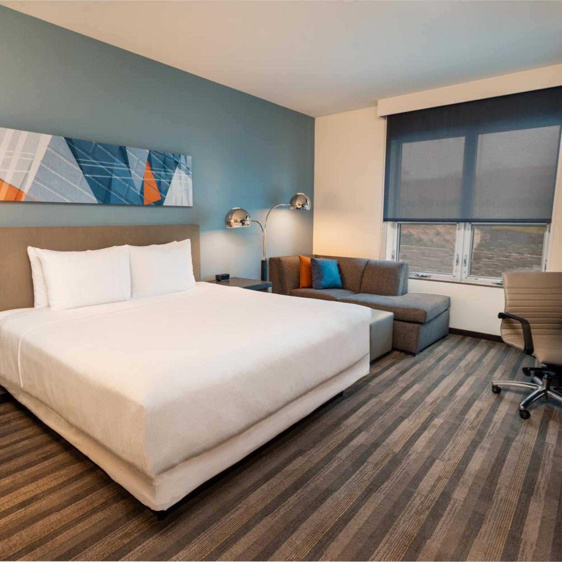 Studio, Suite, King Bed, Sofa, Kitchen