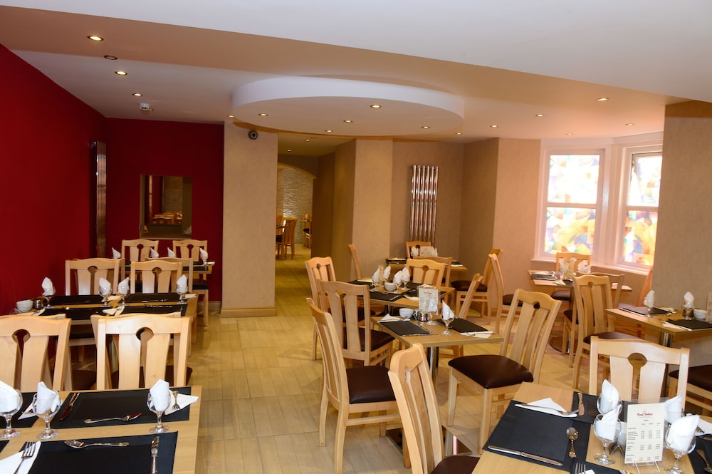 Four Saints Brig Y Don Hotel 22/30