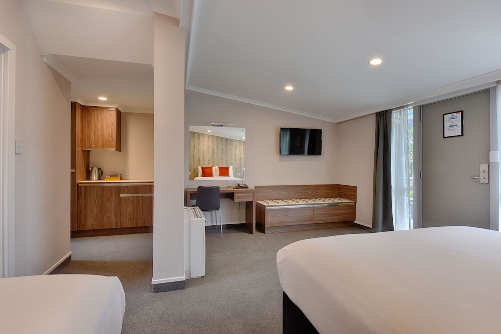 Croydon Lodge Hotel 18/40