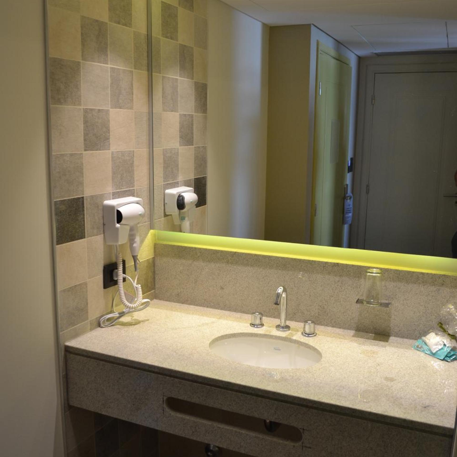 Hotel Oscar Lescano 47/50