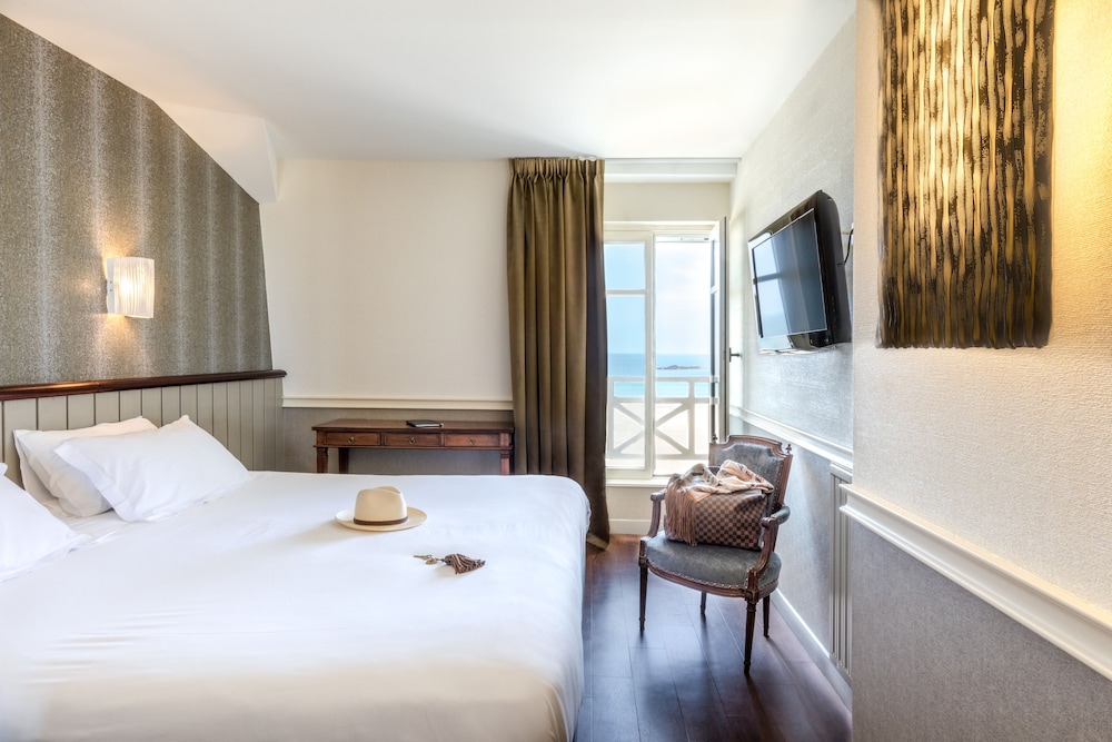 ROOM, DOUBLE BED, SEA VIEW