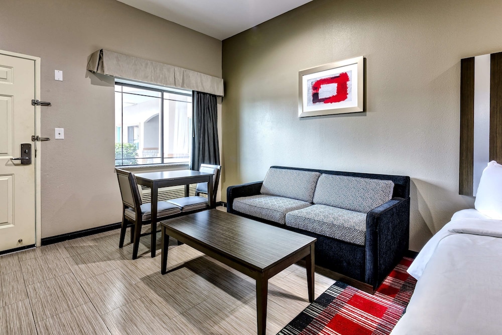 Americas Best Value Inn and Suites IAH Airport North 23/30