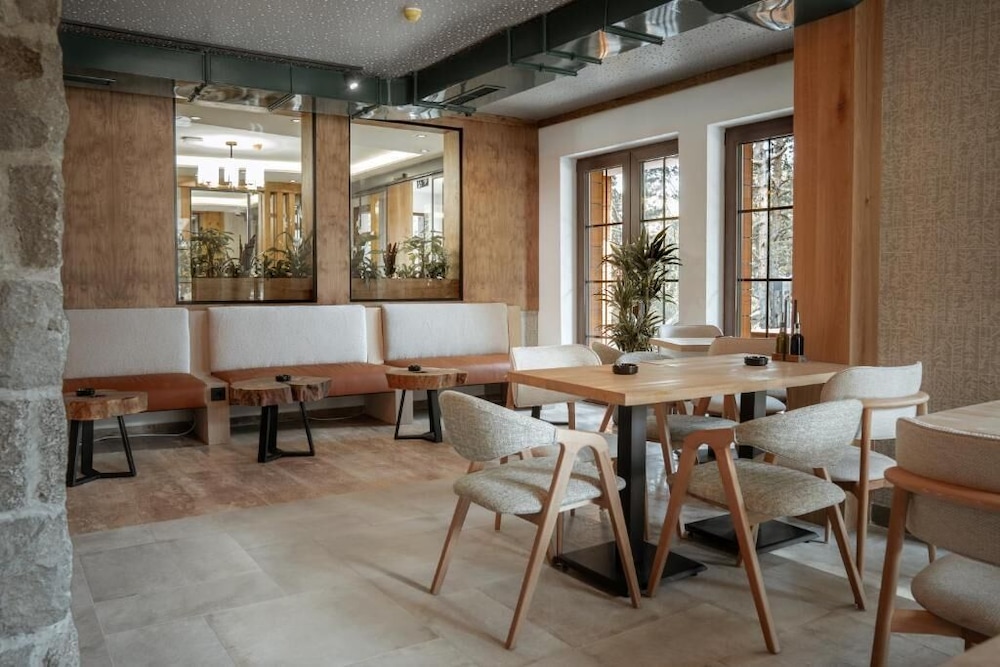 Angelina Apart Hotel&Spa Divcibare 66/83