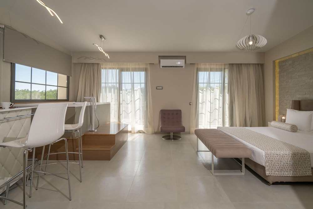Balcony Hotel 12/66