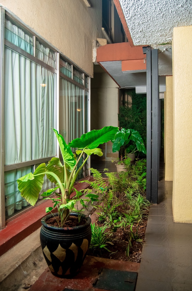 Ngong Hills Hotel 59/72