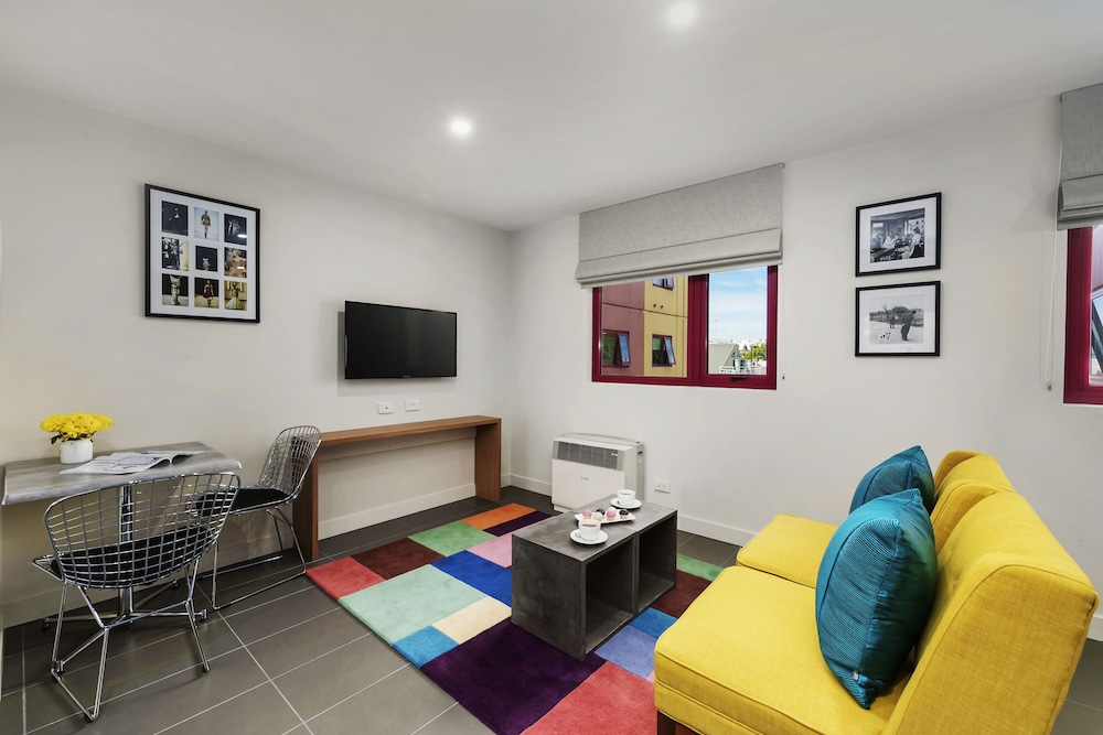 PLUM SERVICED APARTMENTS CARLTON 22/40