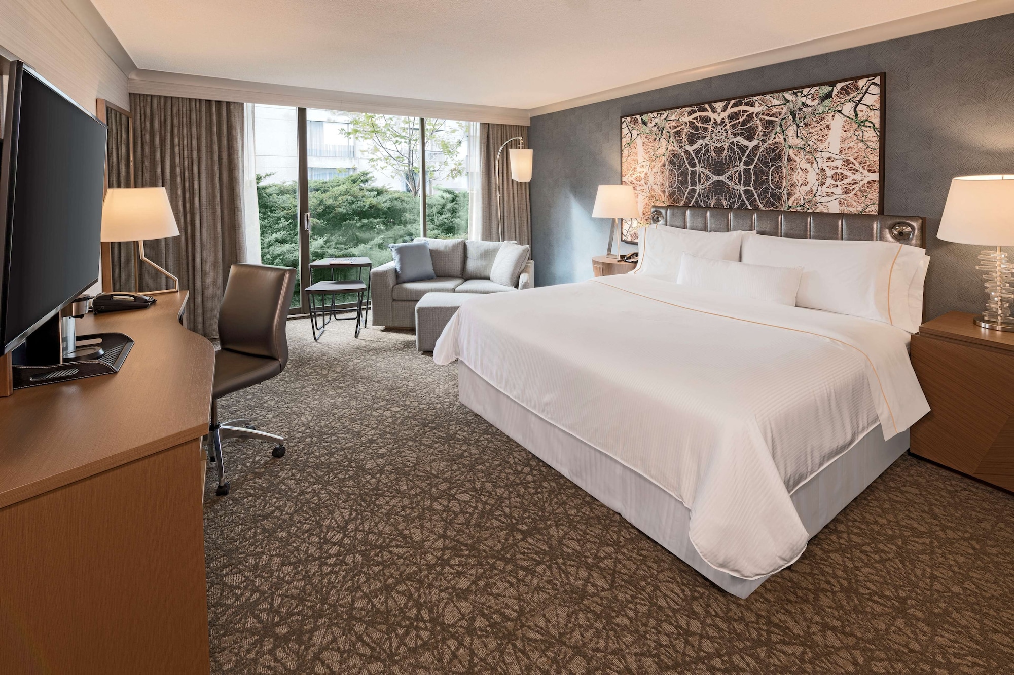 DELUXE, KING BED