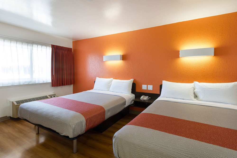 Motel6 Claremont, CA 27/54