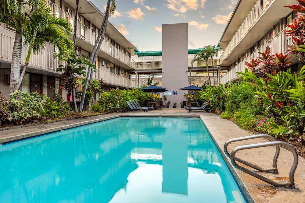 Pacific Marina Inn 48/53
