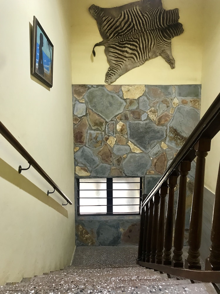 Omanye Lodge 12/50