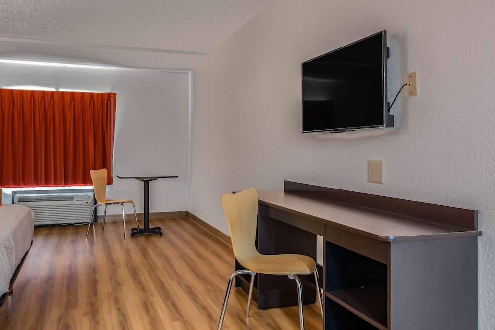 Motel6 White, GA - Cartersville 24/36