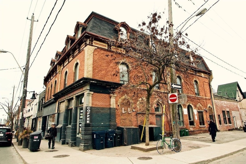 The Parkdale Hostellerie 3/66