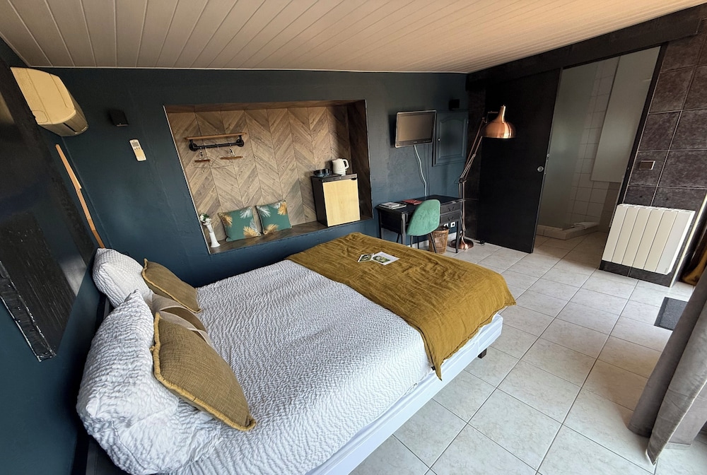 DOUBLE BED, BALCONY