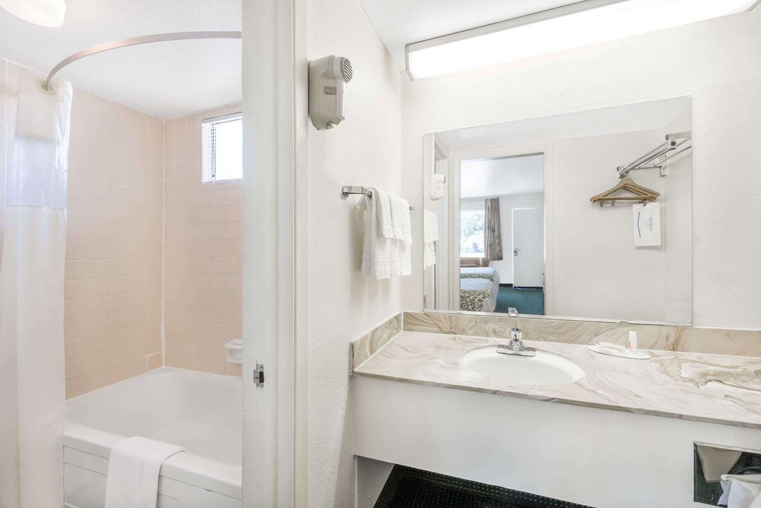 Days Inn by Wyndham Deming 23/24