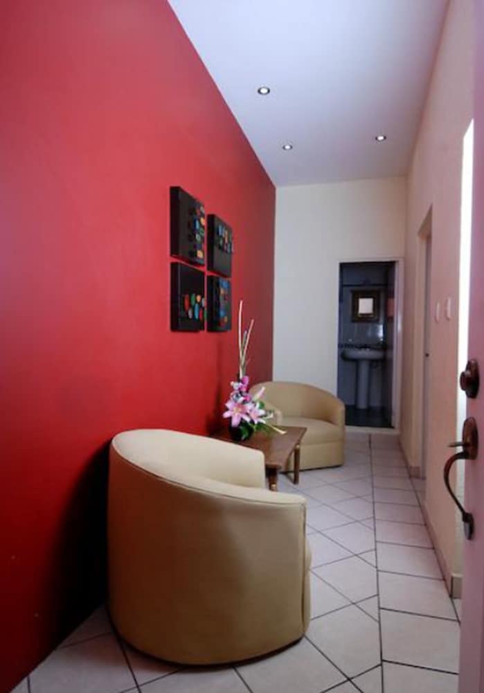 Galeria Hotel And Suites 50/67