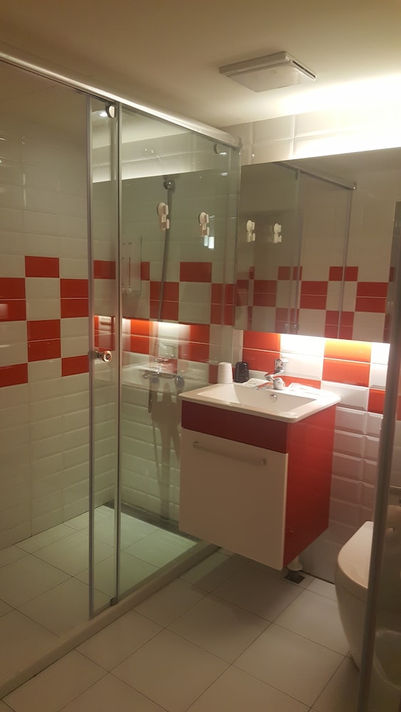 Honey Prince Hotel 26/36