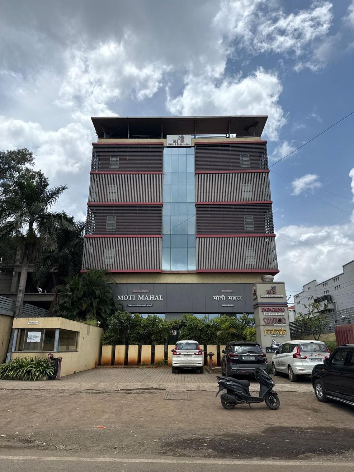 Hi 5 Hotel And Experience 7/39