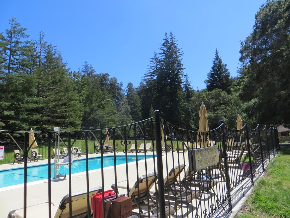 Big Sur Lodge 56/67