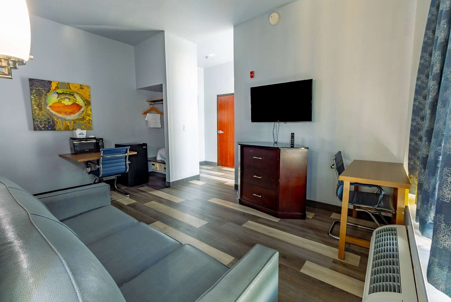 Days Inn Suites By Wyndham Milwaukee 30/40