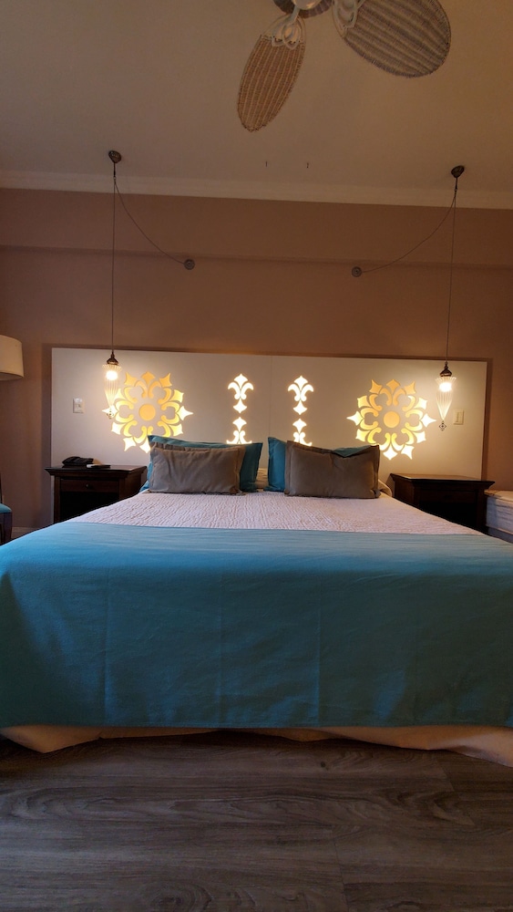 غرفة قياسية بسرير كينج، Howard Johnson By Wyndham Resort Pilar 5/6