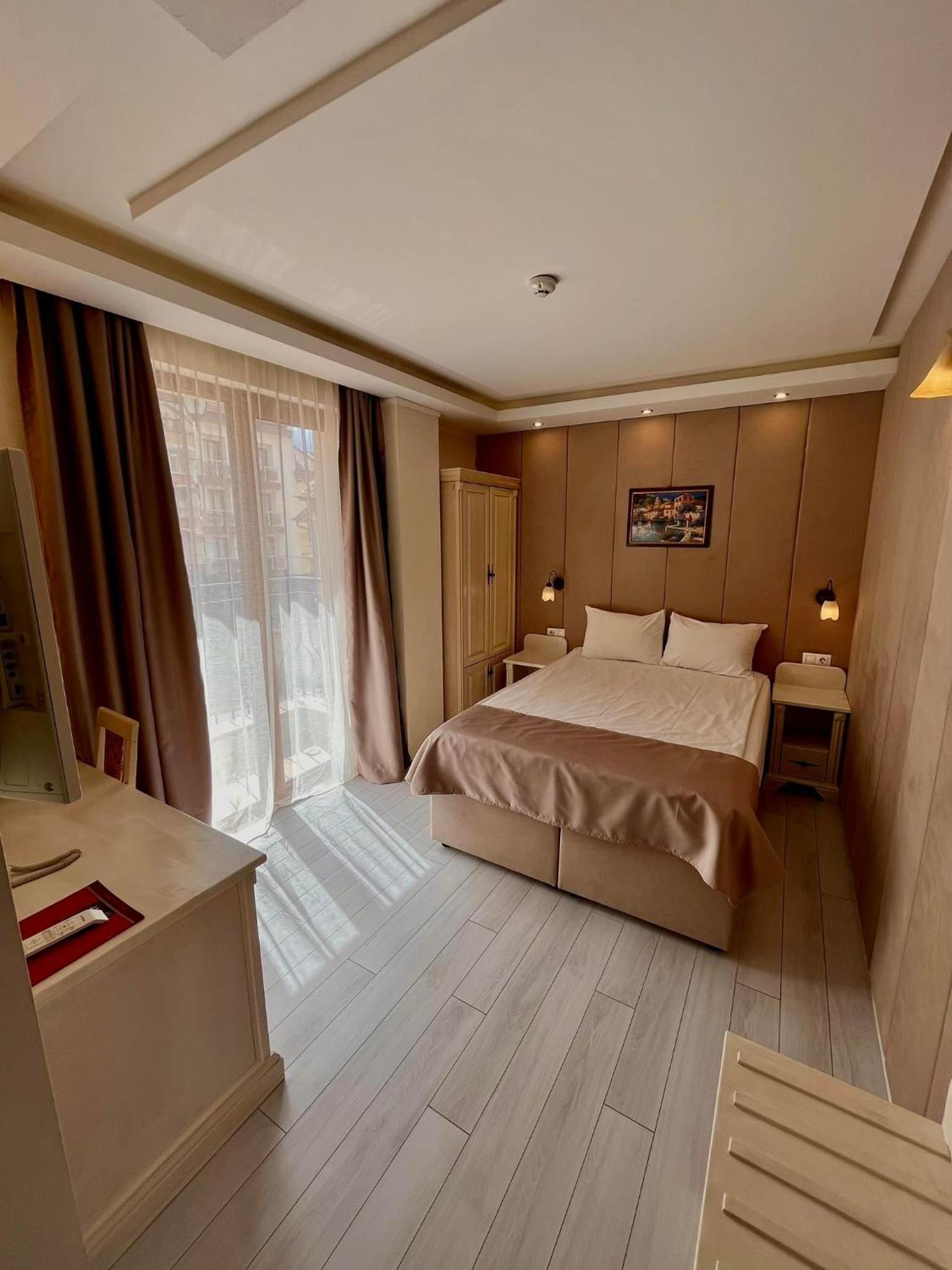 Hotel Adria 12/84