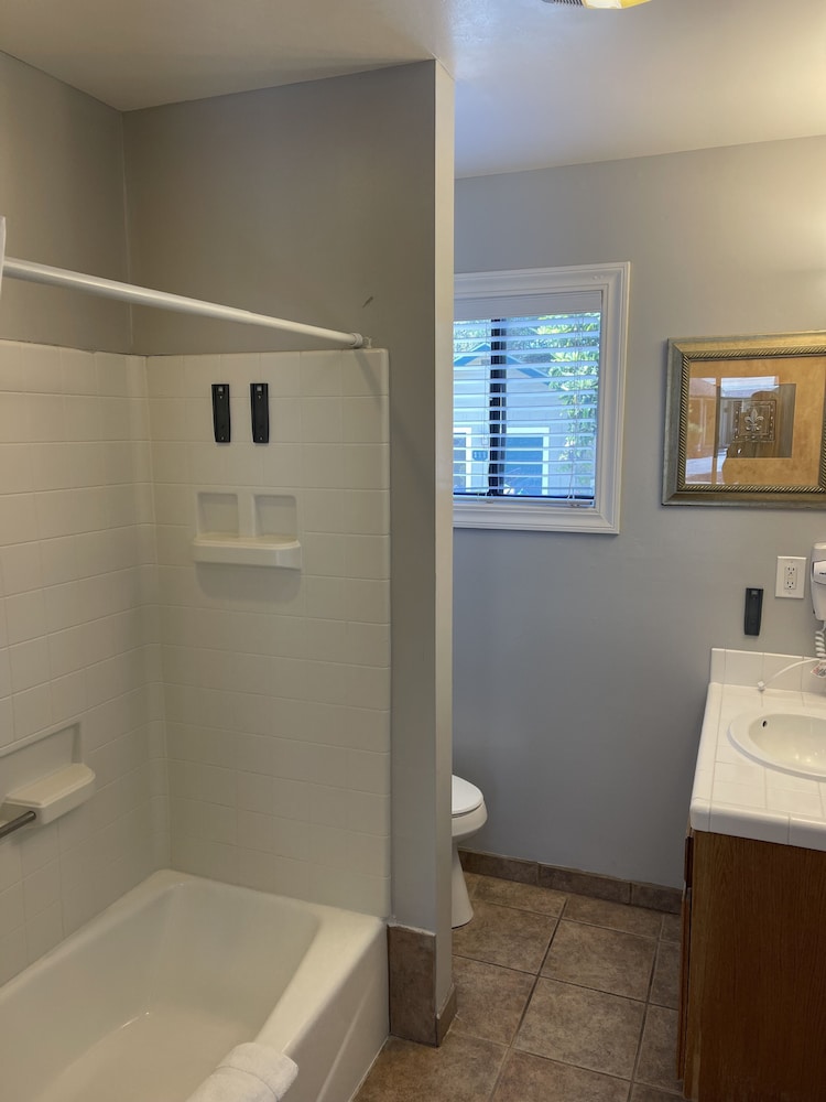 Sea Breeze Inn And Cottages 73/75