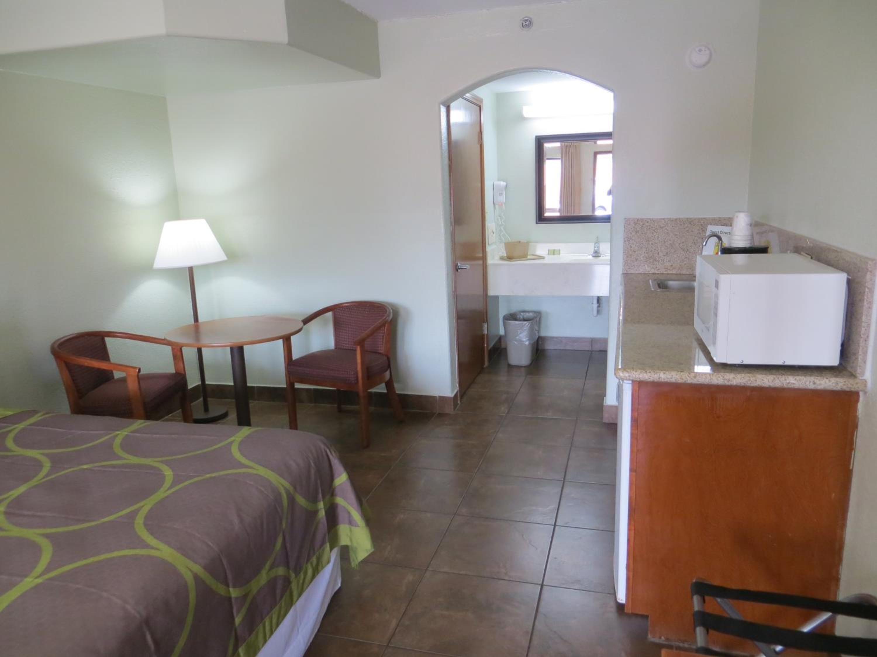 Efficiency, 2 Queen Beds